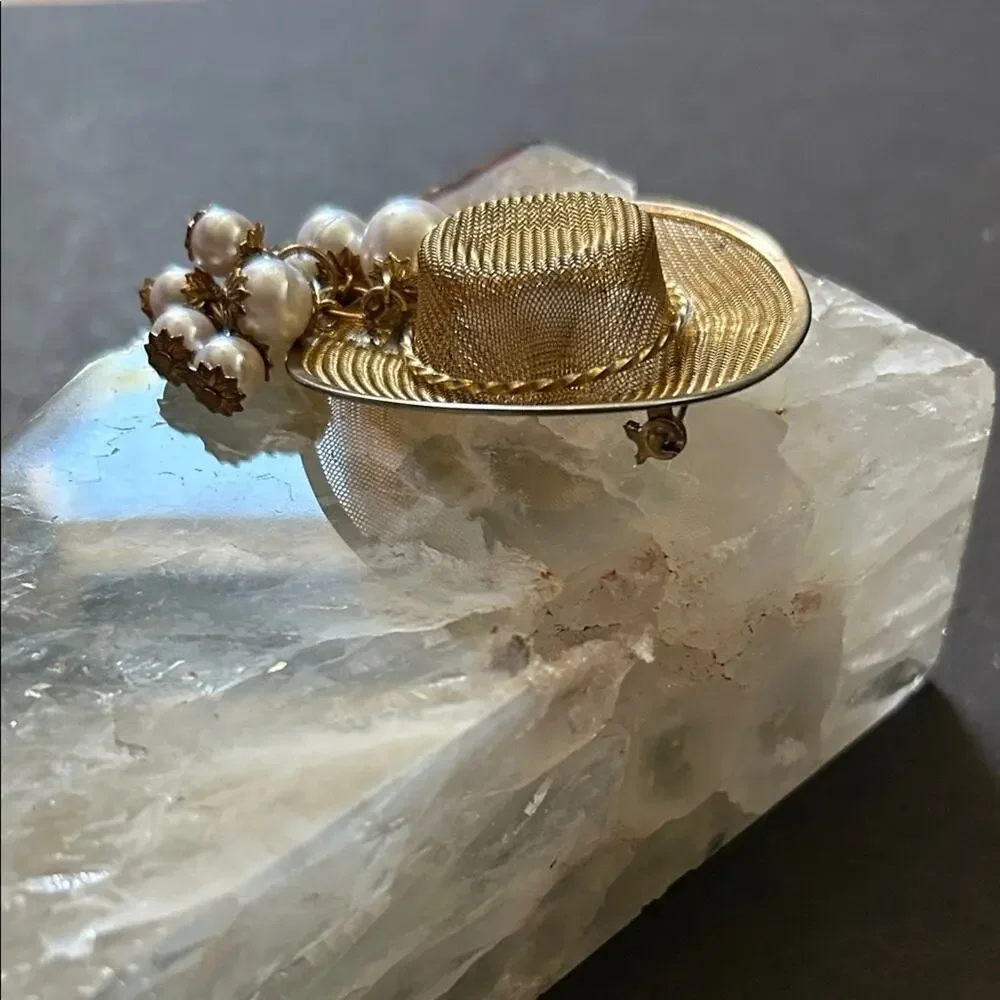 Vintage, Super Cute Gold Mesh and Pearl Hat Brooch